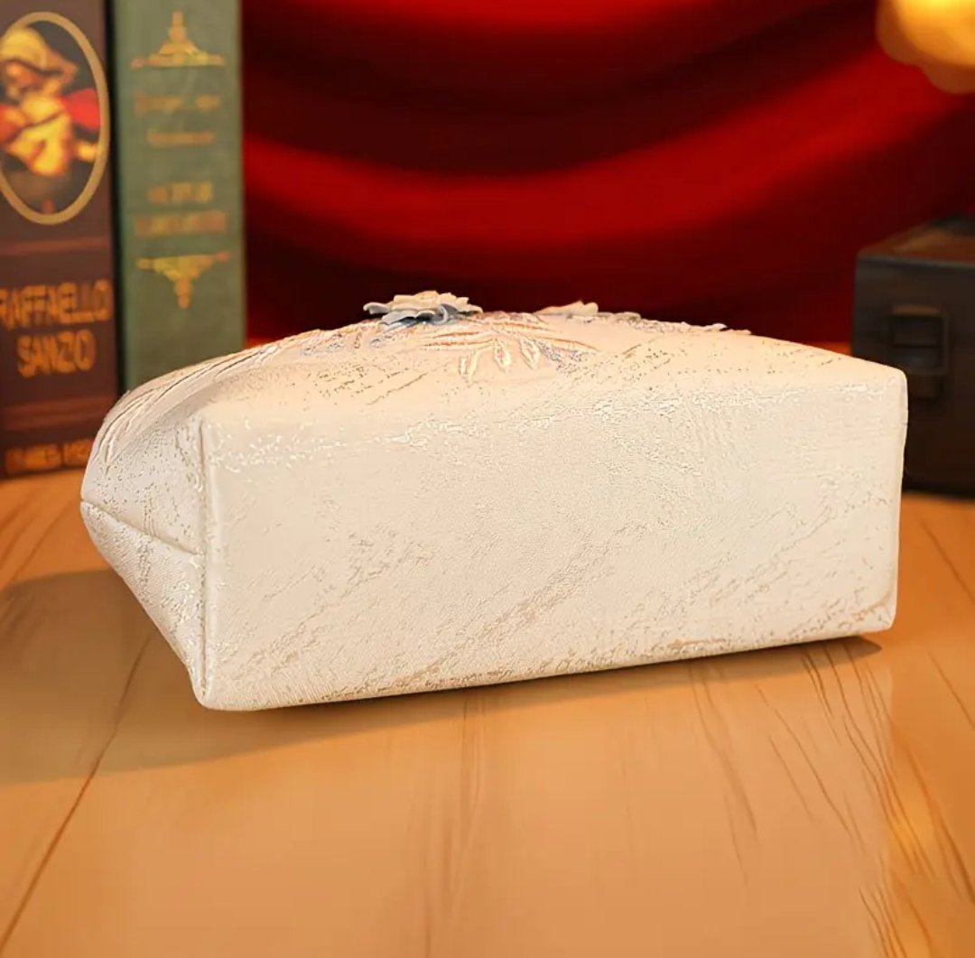 Elegant Floral Lace Evening Clutch with Detachable Shoulder Strap - Image 10